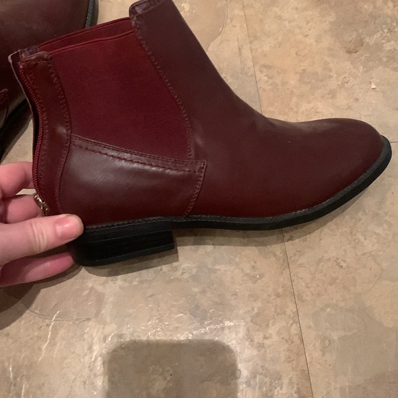 Gorgeous Burgundy Faux Leather Zip Up Heels from Wanted SZ 6.5 - Picture 3 of 9